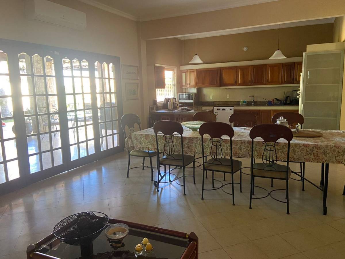 ALQUILO LUJOSA Y AMPLIA RESIDENCIA EN ITAUGUA — foto 3