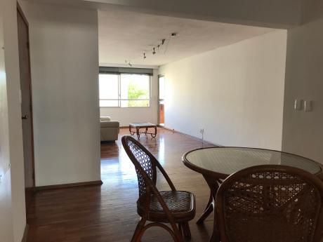 Excelente Apartamento, Const. Lamaro, Próximo Rambla.