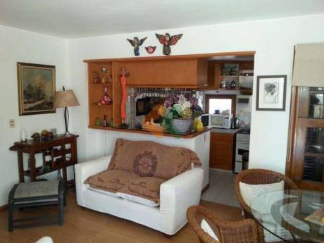 Apartamento A 2 Cuadras De La Playa Y A Una De La Calle Gorlero - Ref: 1131