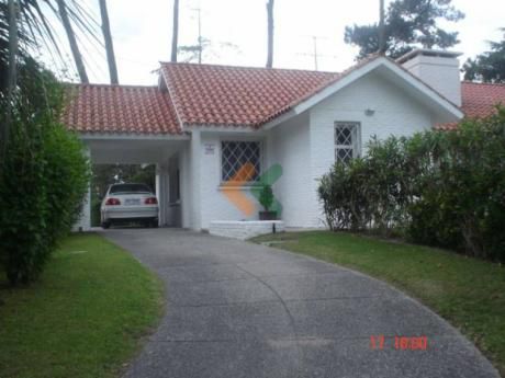 Casa En Impecable Estado Zona Cantegril - Ref: 122