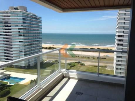 A Estrenar, A Metros De Playa Brava, Con Muy Buena Vista Al Mar, - Ref: 3415