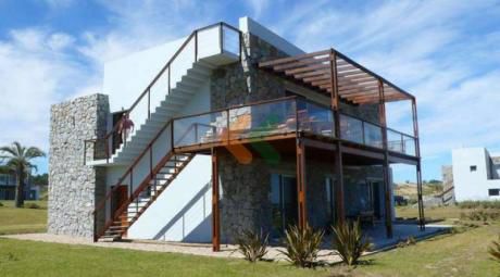 Espectacular Casa En Manantiales, A Metros De La Playa. Moderna Y Luminosa - Ref: 352