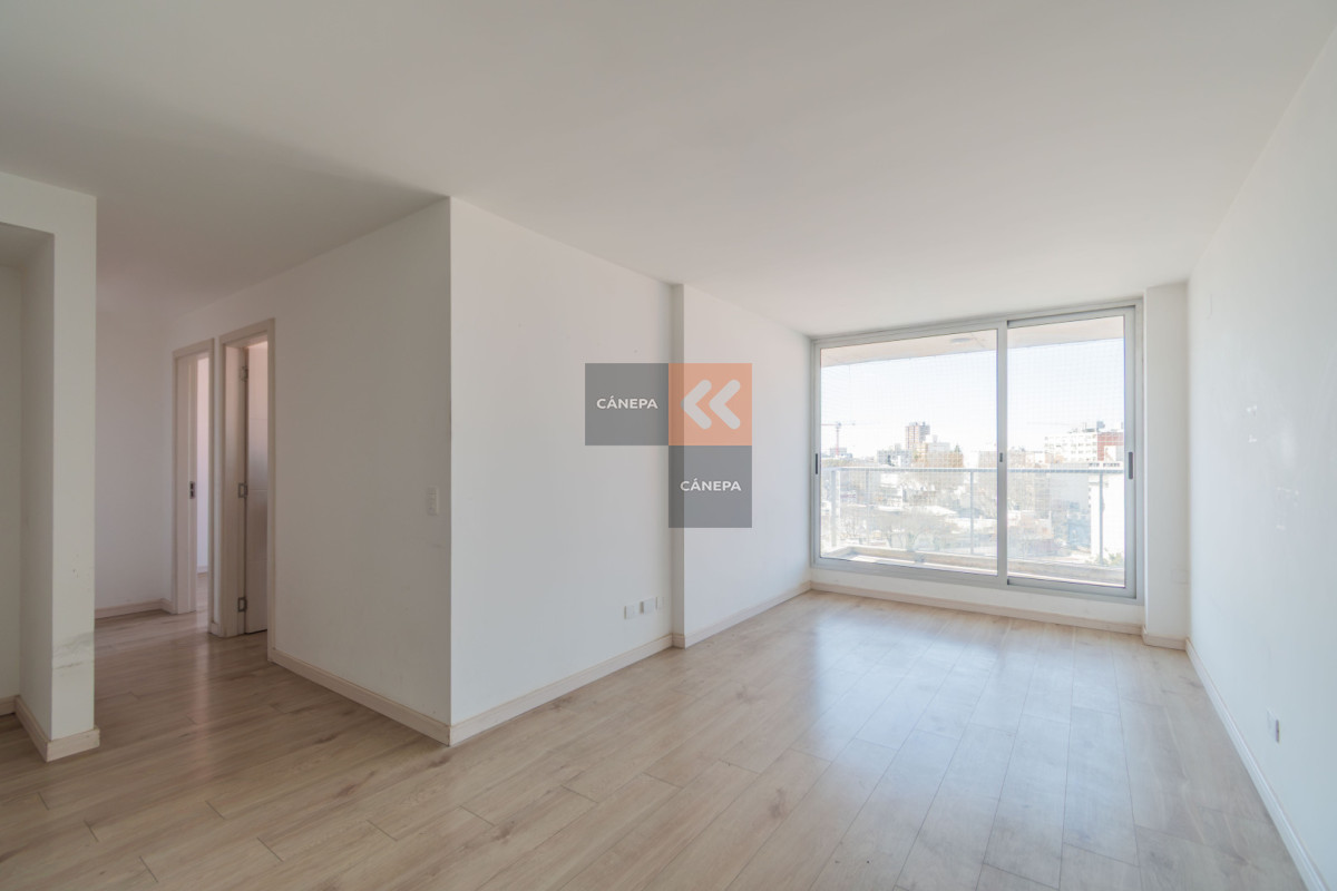 Apartamento en Tres Cruces piso alto con terraza
