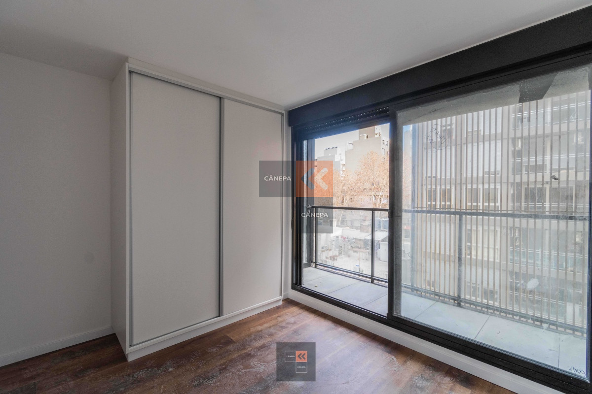 Apartamento en excelente punto, a una cuadra de 18 de Julio · Foto 11