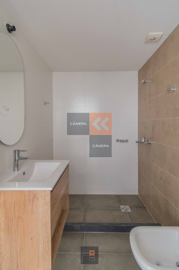 Apartamento en excelente punto, a una cuadra de 18 de Julio · Foto 10