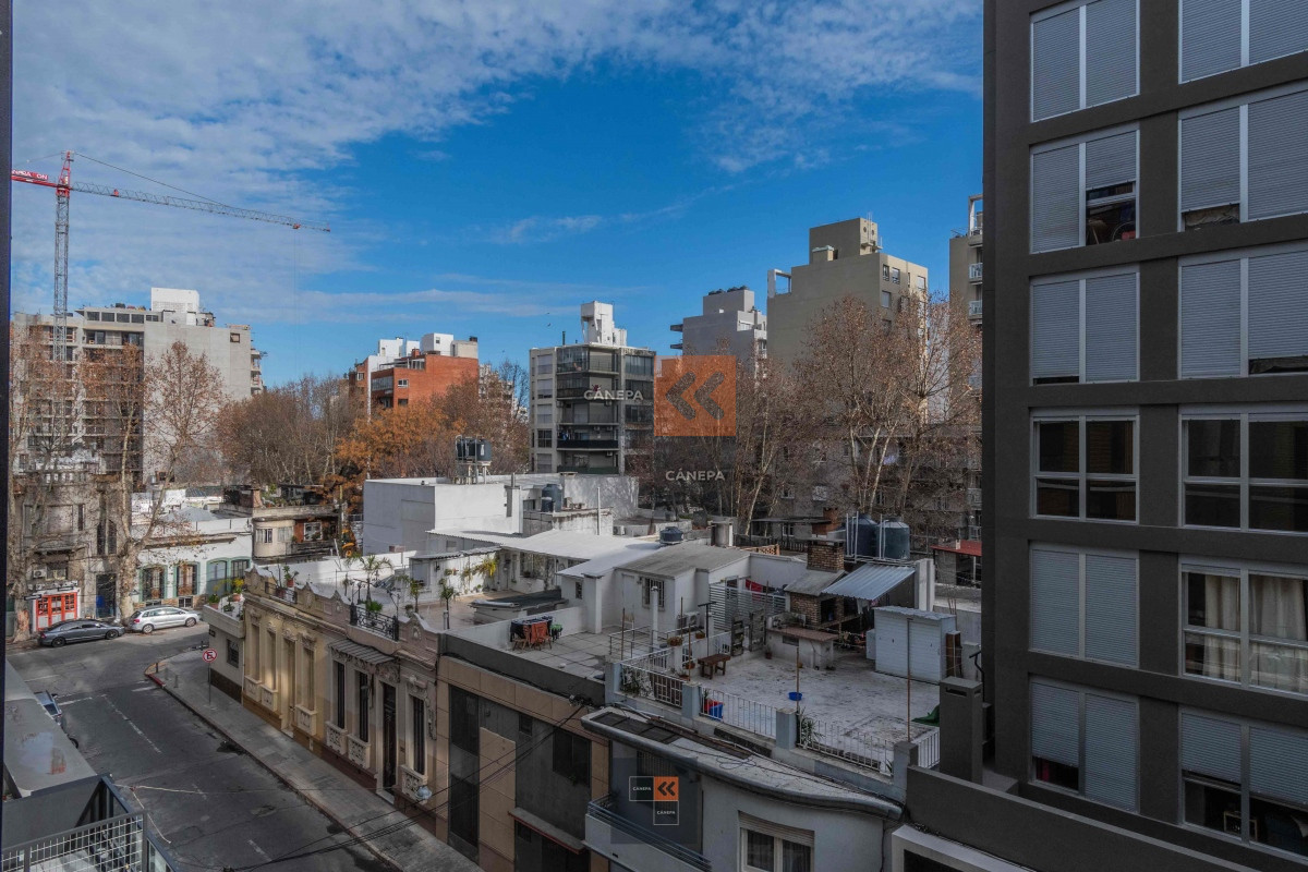 Apartamento en excelente punto, a una cuadra de 18 de Julio · Foto 9