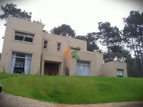 Manantiales, Espectacular Casa A La Venta En Country Cerrado