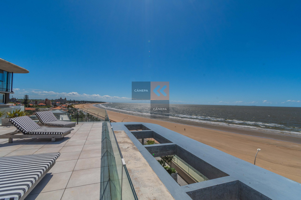 Apartamento de 3 dormitorios en Carrasco sobre rambla