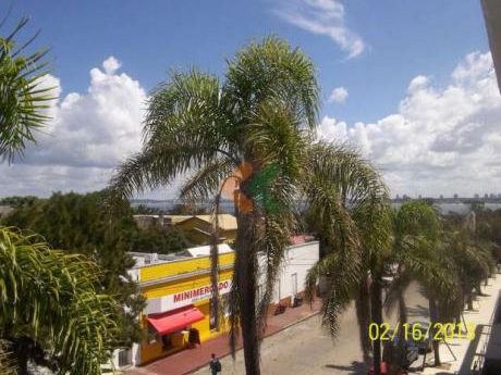 Precioso Apartamento A Una Cuadra Del Puerto Y A Dos De La Playa En Edificio Con Todos Los Servicios