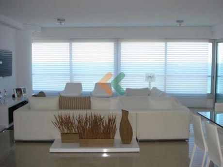 ¡espectacular Y Lujoso Apartamento En Primera Linea Frente A La Brava Con Increible Vista Al Mar!