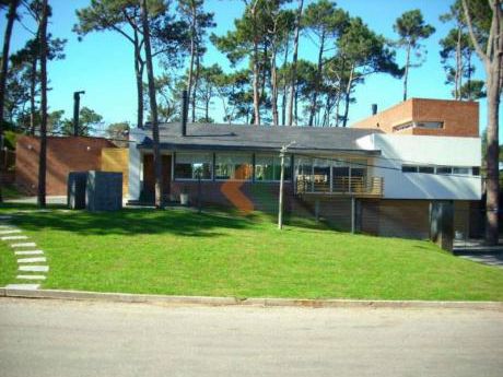 Preciosa Y Moderna Casa Super Luminosa Con Losa Radiante, Barbacoa Y Piscina.