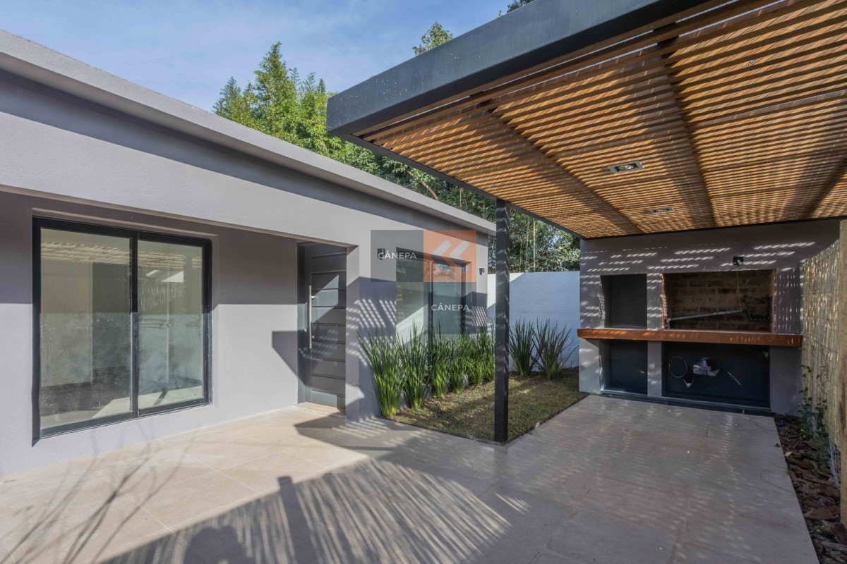 Alquiler casa de 1 dormitorio + jardín con parrillero en Carrasco Norte