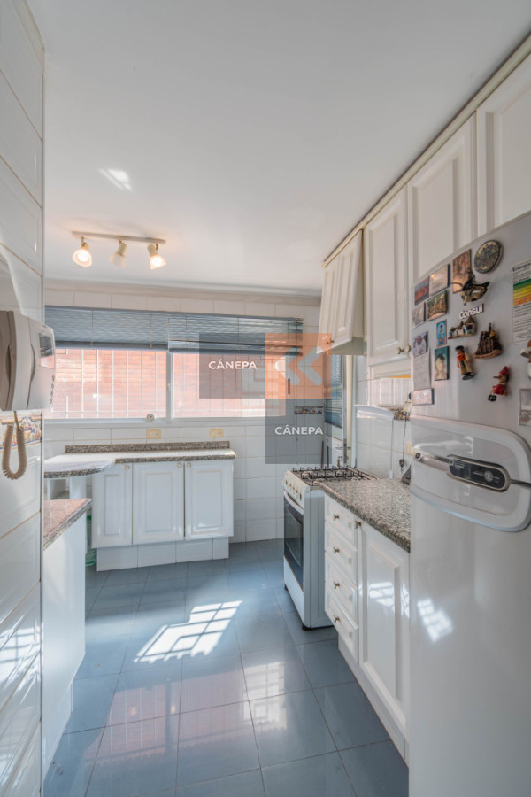 Venta y alquiler apartamento de 2 dormitorios con jardín + parrillero propio en Carrasco Sur · Foto 12