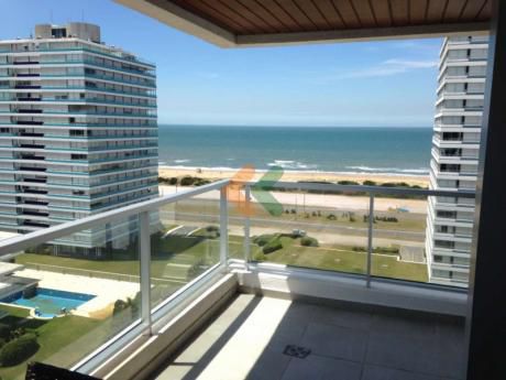 Super Oportunidad, A Metros De Playa Brava, Con Muy Buena Vista Al Mar