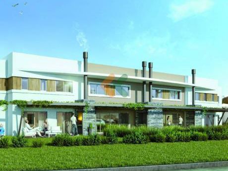 Se Vende Casa En Carrasco Amplia, Moderna Y Luminosa. Ubicada En Havre Y Quiroga. Consulte Por Financiación !