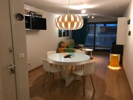 Se Vende Apartamento En Pocitos De 2 Dormitorios Y Servicio En Pocitos!