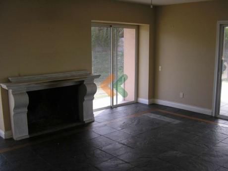 Bajo De Precio De U$D 490000, Antes U$D 590000!!! Excelente Casa A La Venta En El Prestigioso Barrio Privado La Tahona.