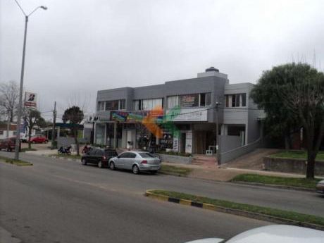 Local Sobre Avenida Aigua