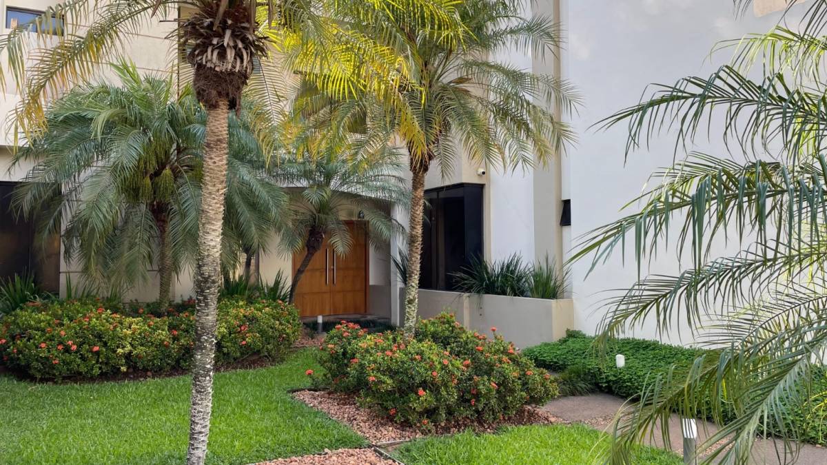 Alquilo Amplia Residencia A Pasos Del Shopping Del Sol — foto 2