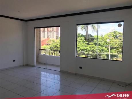 Departamento De 214 M2 Grande De 3 Dormitorios En Alquiler.