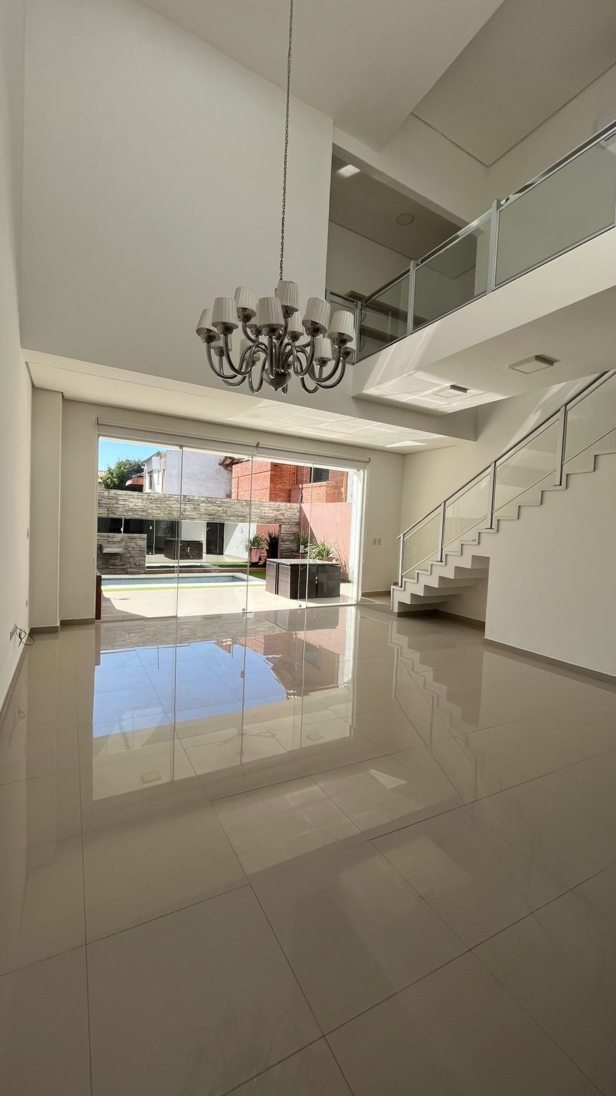 Alquilo Hermosa Casa Pareada en Ycua Sati — foto 2