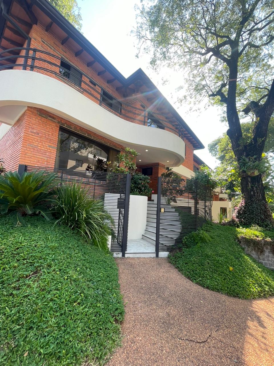 Casa en alquiler en Villa Morra