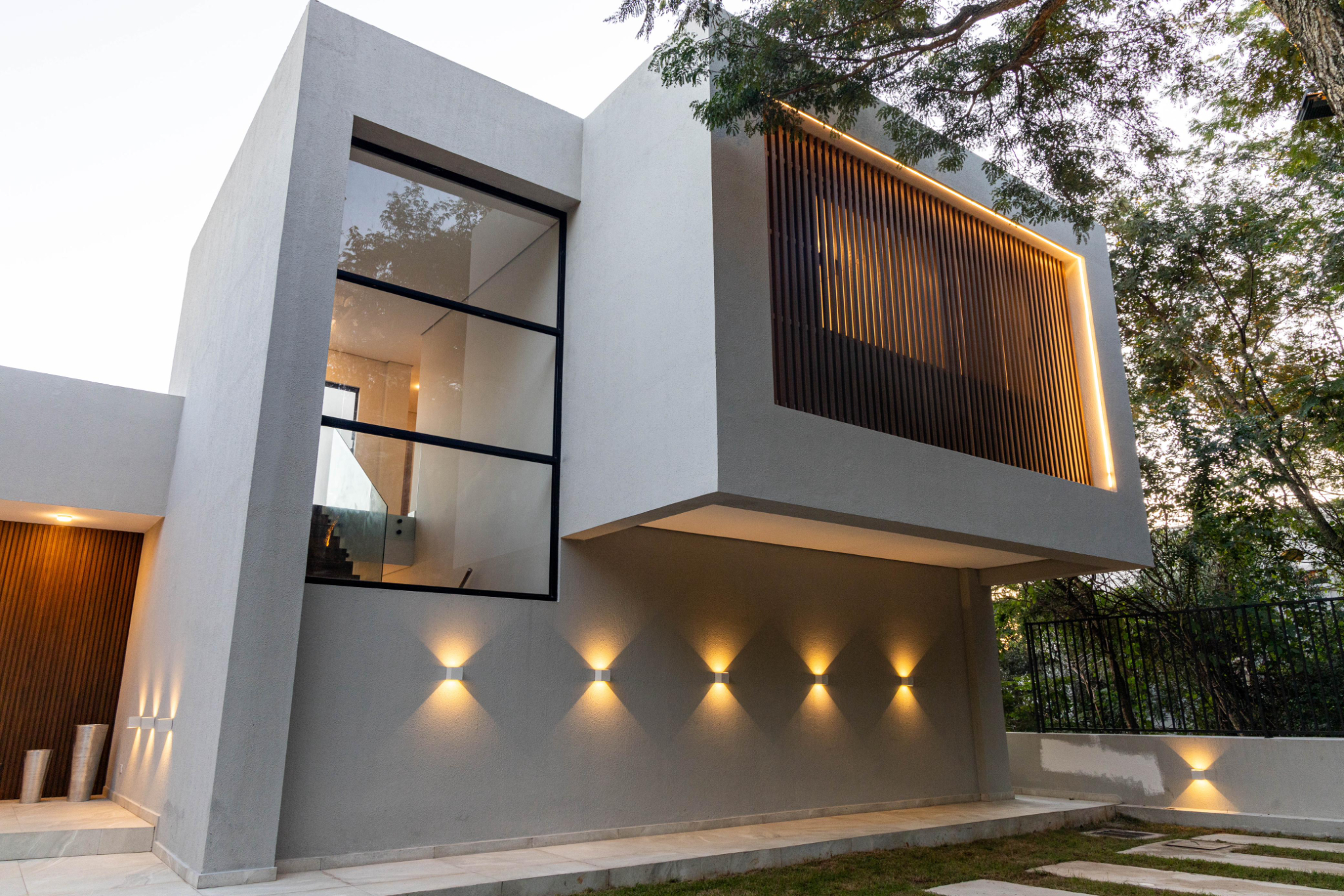 EN VENTA HERMOSA CASA DE ESTILO MODERNO MINIMALISTA – SAN BERNARDINO — foto 2