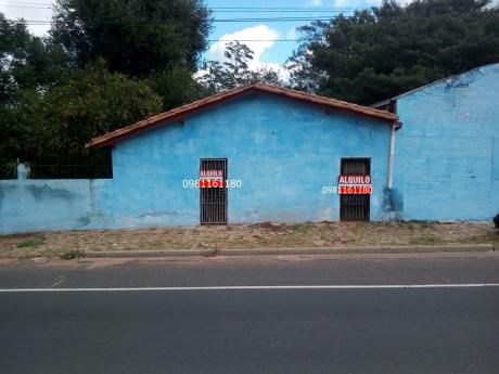 Deposito Con Amplio Patio Y Vivienda Sobre Acceso Sur.