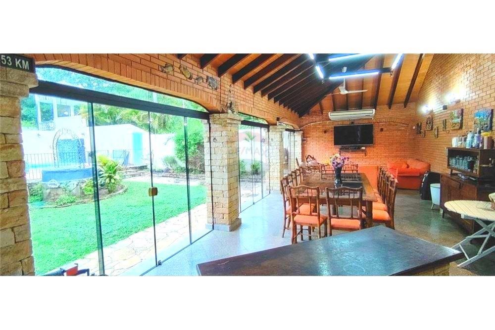 VENDO CASA EN SAN BERNARDINO A PASO DE LA AVENIDA 1.241 M2 — foto 3