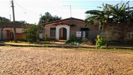 Casa En Capiata Con Salida De Calle A Calle