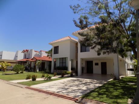 Casa En Alquiler Colinas Del Urubo, Sector I