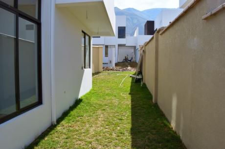 En Alquiler Hermosa Casa A Estrenar Trojes Tiquipaya