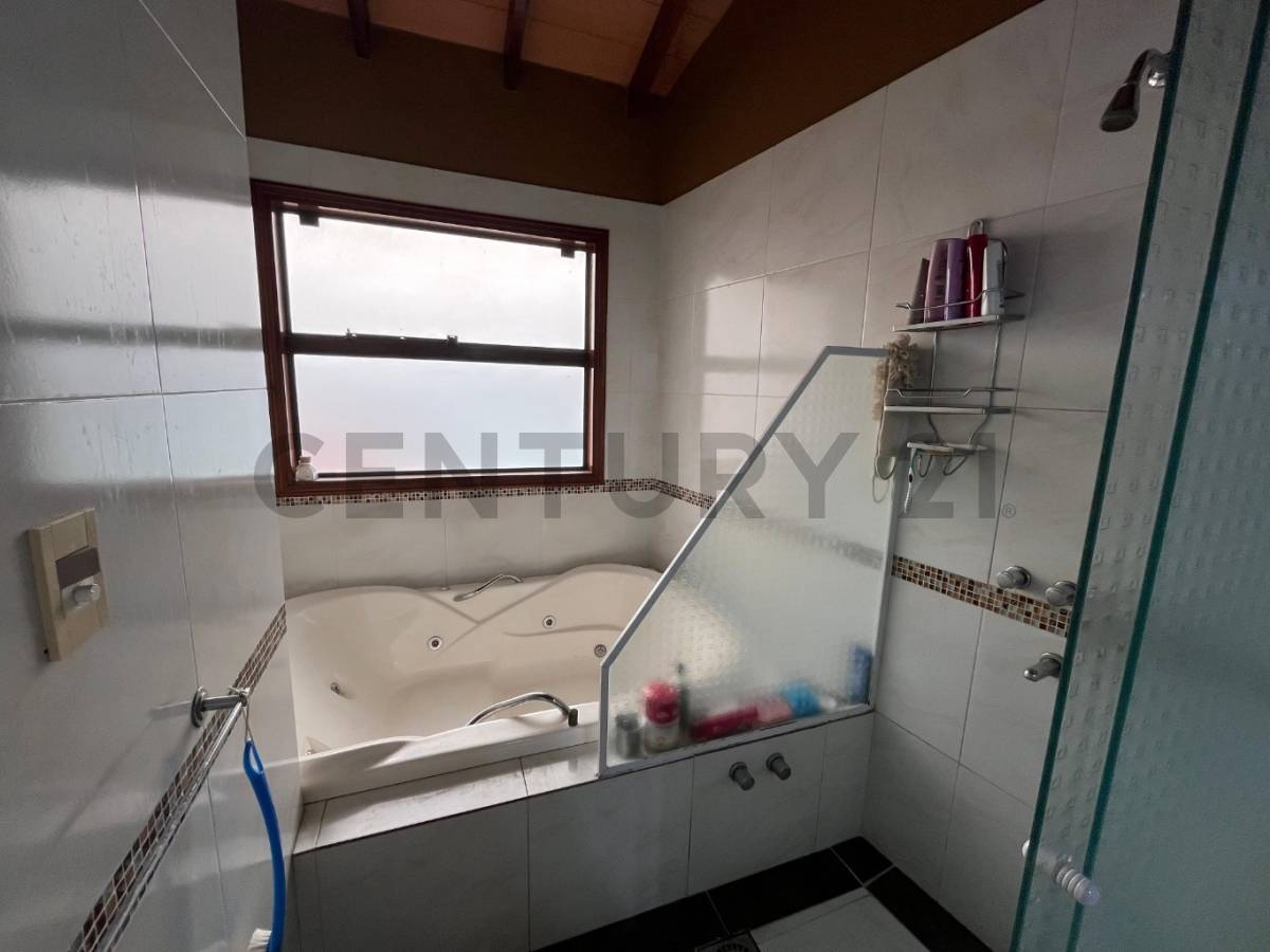 Barrio Las Lomas, vendo casa, a tres cuadras de Casa Rica — foto 2