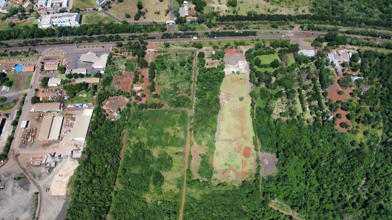 EN VENTA TERRENO CON UBICACION ESTRATEGICA FRENTE AL PARANA COUNTRY CLUB. — foto 2