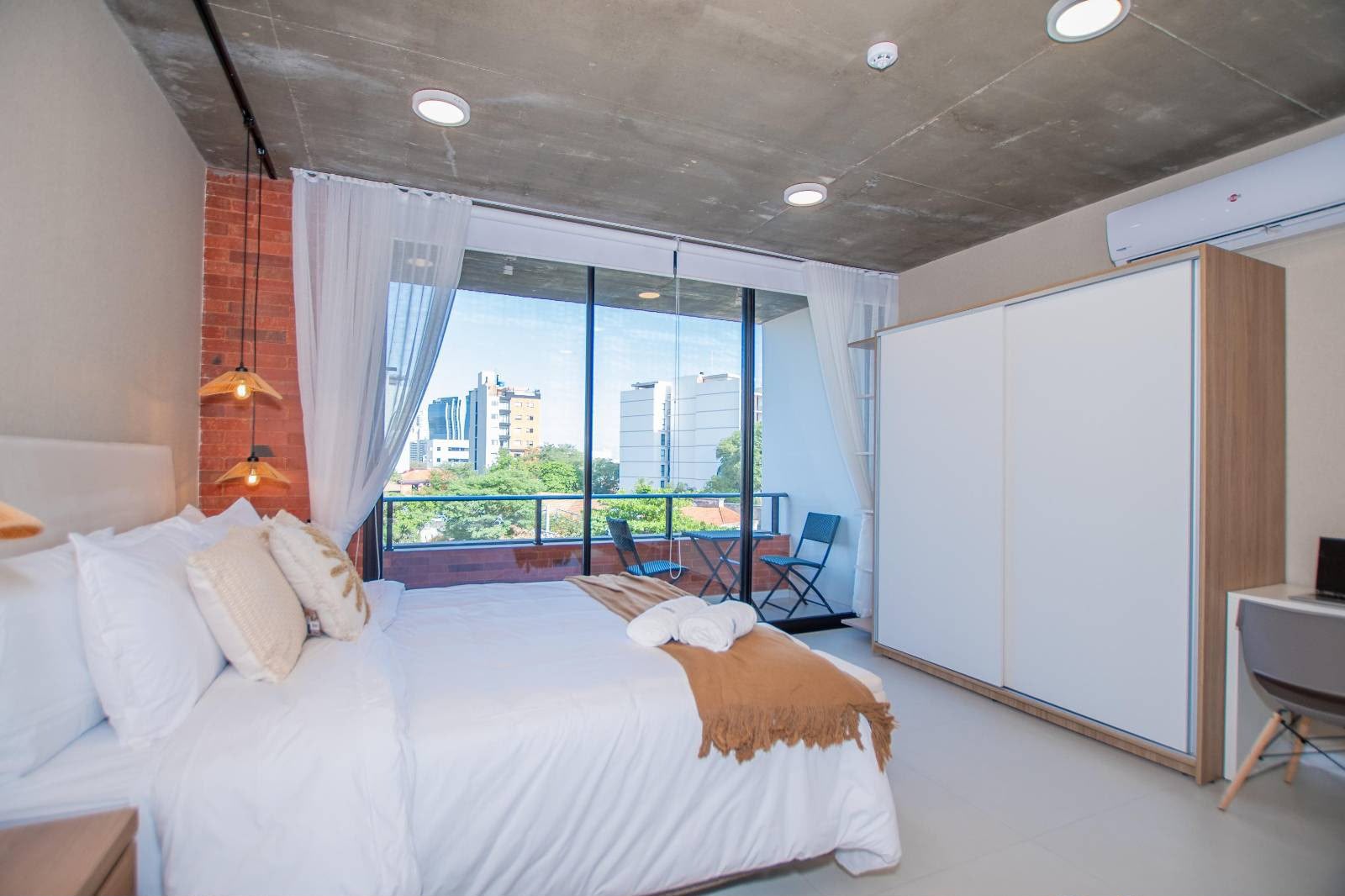 VENDO MONOAMBIENTE AMOBLADO ZONA SHOPPING DEL SOL — foto 3