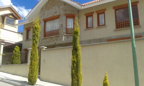 Vendo Hermosa Casa En Zona Sur Dentro De Urb. Cerrada Cerca Hiper De Los Pinos