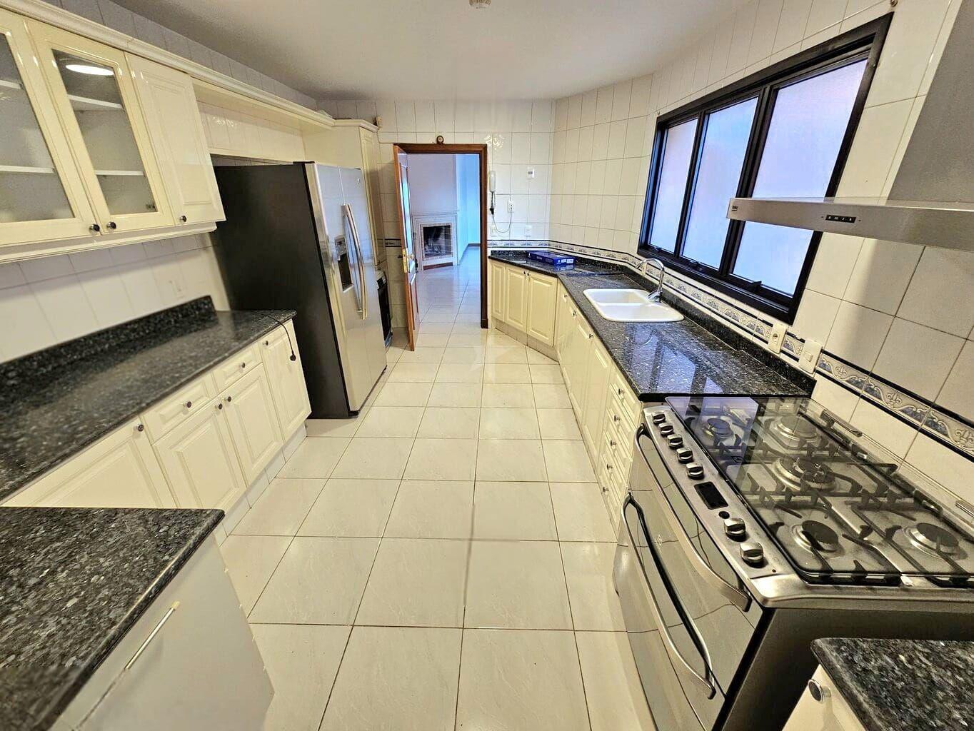 ALQUILER APTO RAMBLA POCITOS 3 DORM - 4 BAÑOS - SERVICIO - TERRAZA - 2 GGES · Foto 9