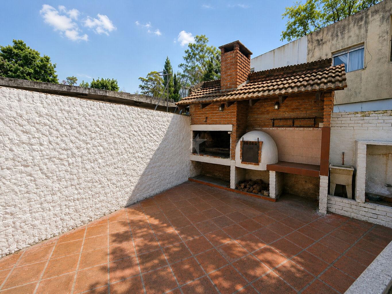 ALQUILER CASA CARRASCO JARDÍN - 3 DORMITORIOS - 2 BAÑOS - PATIO - PARRILLERO Y GARAJE