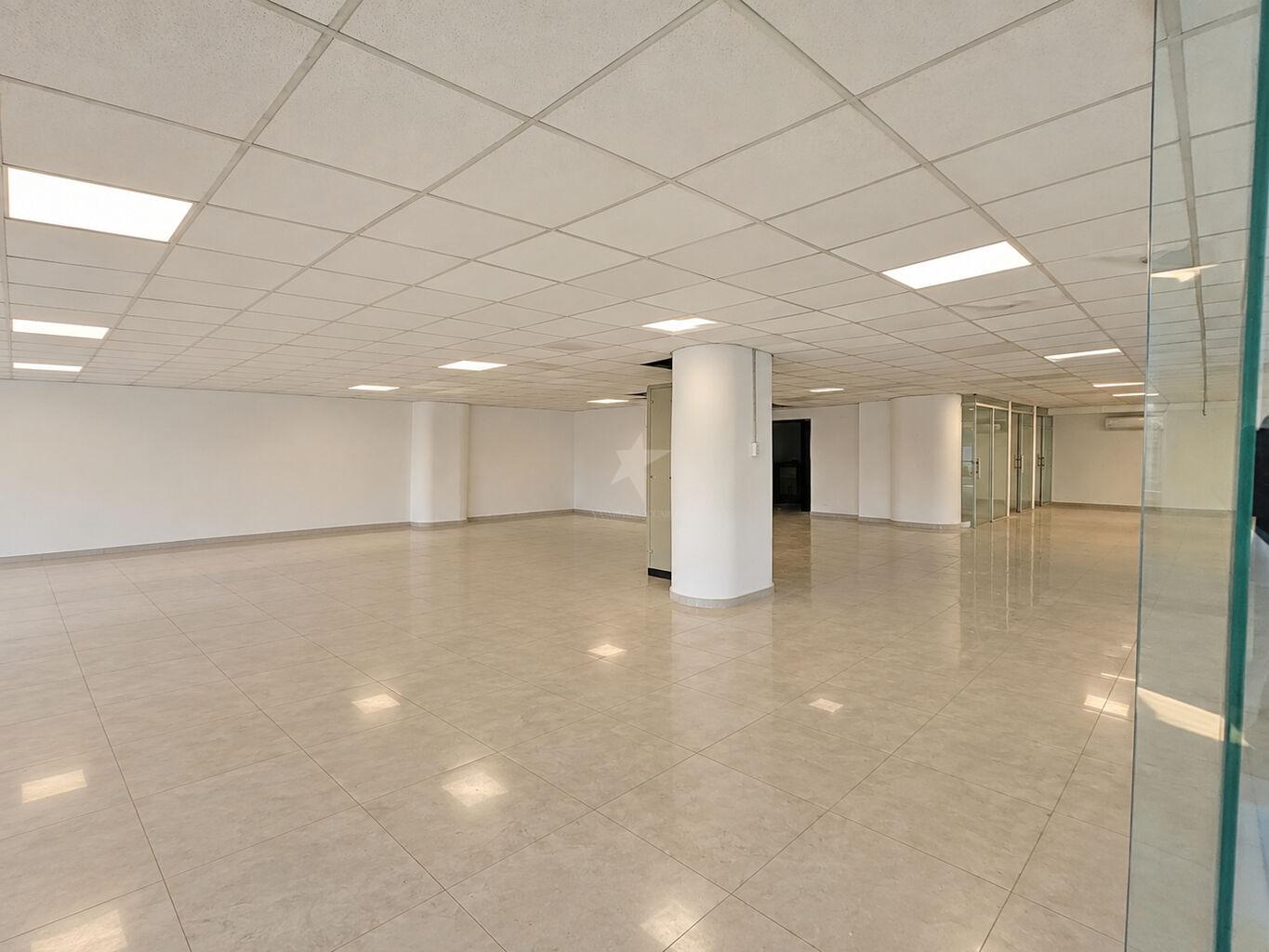 ALQUILER OFICINA CENTRO 6 AMBIENTES - COCINA - 2 BAÑOS · Foto 9