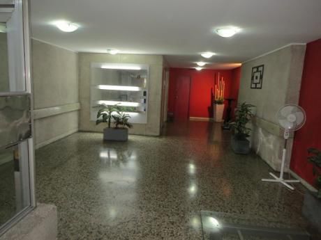 Apto. Centro, 1 Dormitorio, Piso 4, Contra-frente