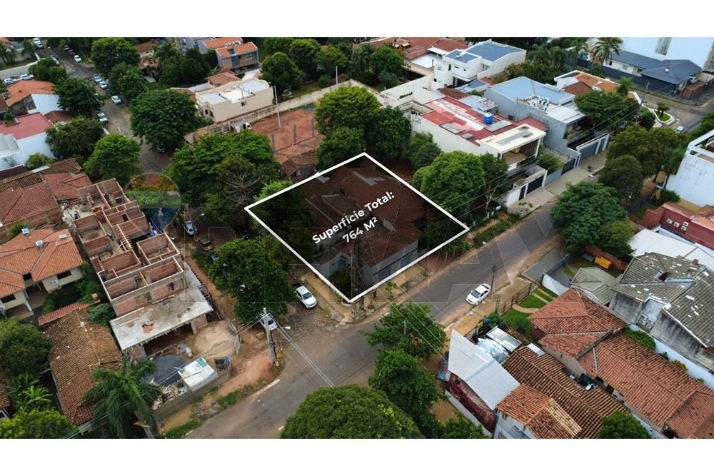 PROPIEDAD EN ESQUINA PARA INVERSIÓN — foto 2