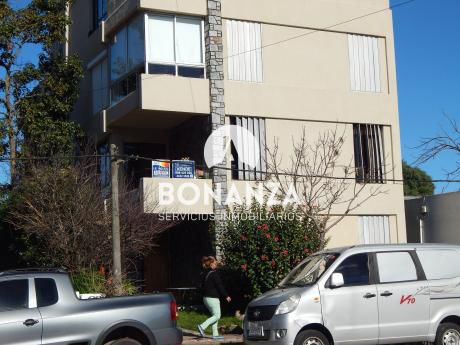 Apartamento En Venta, Piriápolis, 4 Cuadras De La Playa