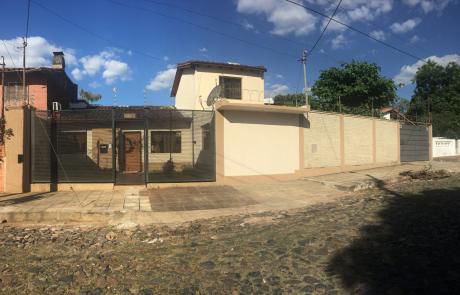 Casa En Lambare Con Dos Terrenos, Tinglado Y Oficina