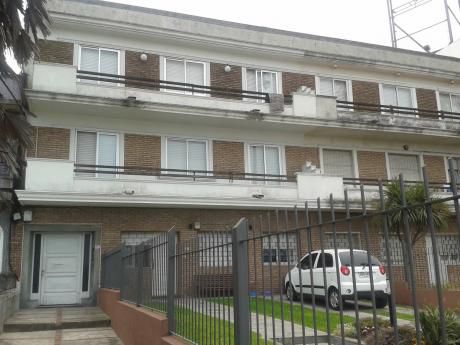 Apartamento 2 Dormitorios, 1 Baño, Rambla, Buceo.