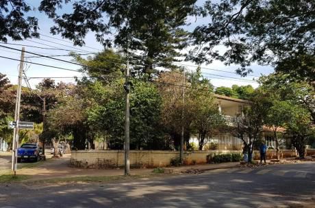 Vendo Casa Sobre La Calle Machain, Con 1.250 M2 De Terreno