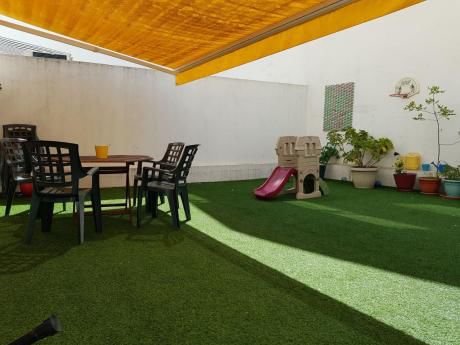 Hermoso Patio Soleado. Piscina. Impecable!