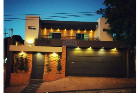 Hermosa Casa Moderna De 4 Habitaciones