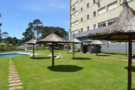 Alquilo Anual (12 Meses) Lindo Departamento En Avenida Roosevelt,punta Del Este.