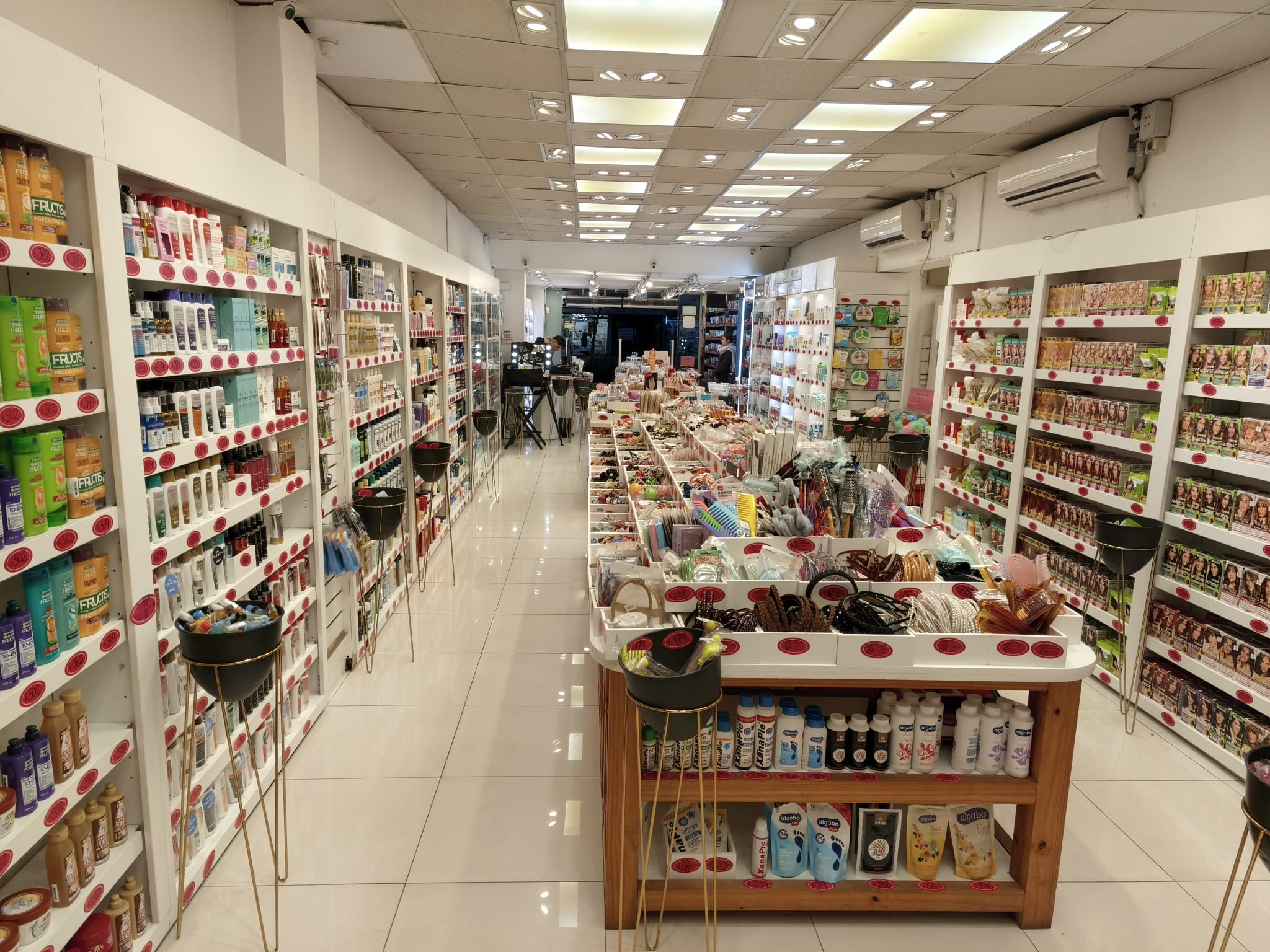 Se Alquila Local En 18 De Julio Y Roxlo, Con 107m2  Salón Más 102 M2 Depósito · Foto 5