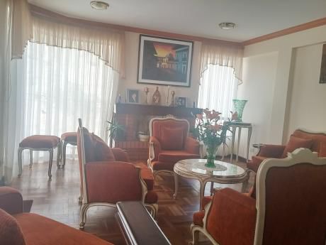 Edificio En Venta Con 4 Departamentos En Achumani Av. Alexander